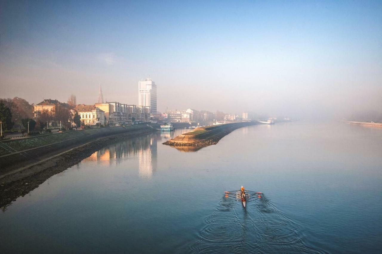 Riverview Apartment Ösek Dış mekan fotoğraf