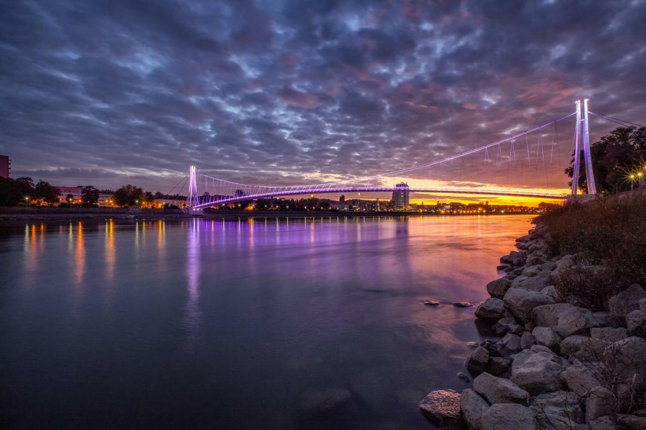 Riverview Apartment Ösek Dış mekan fotoğraf