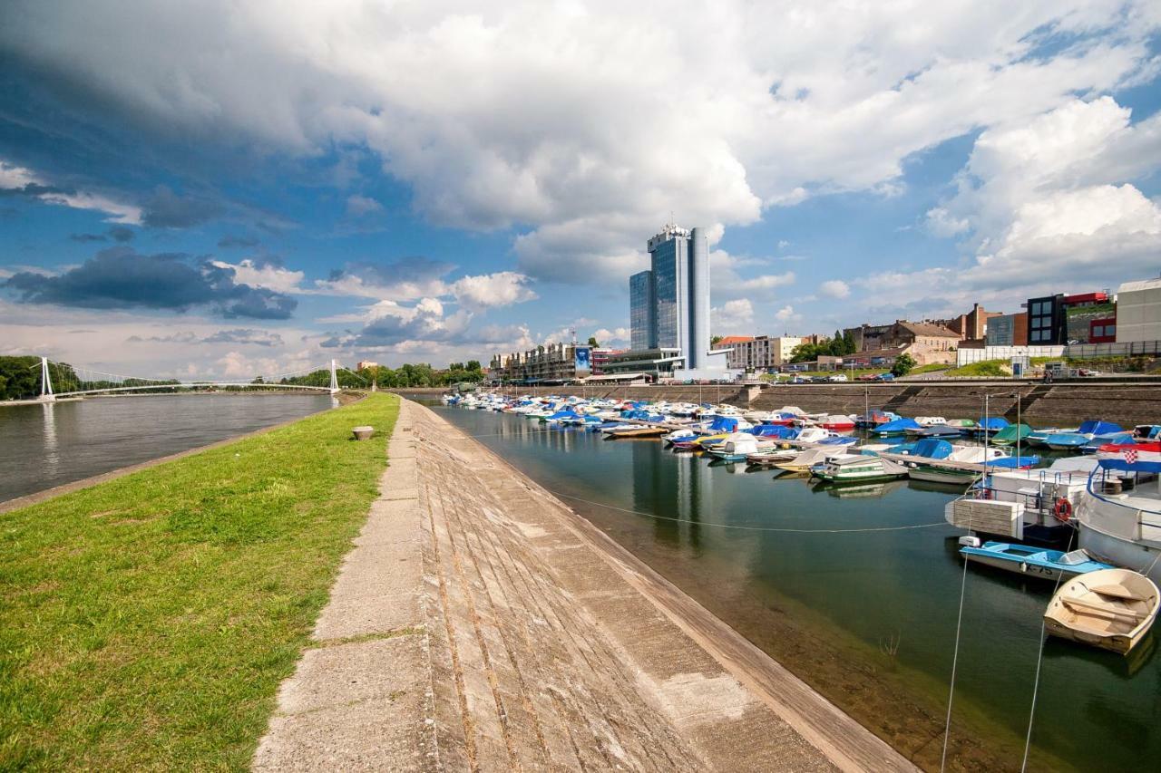 Riverview Apartment Ösek Dış mekan fotoğraf