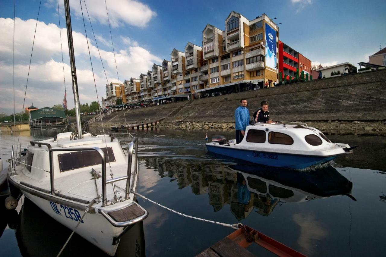 Riverview Apartment Ösek Dış mekan fotoğraf